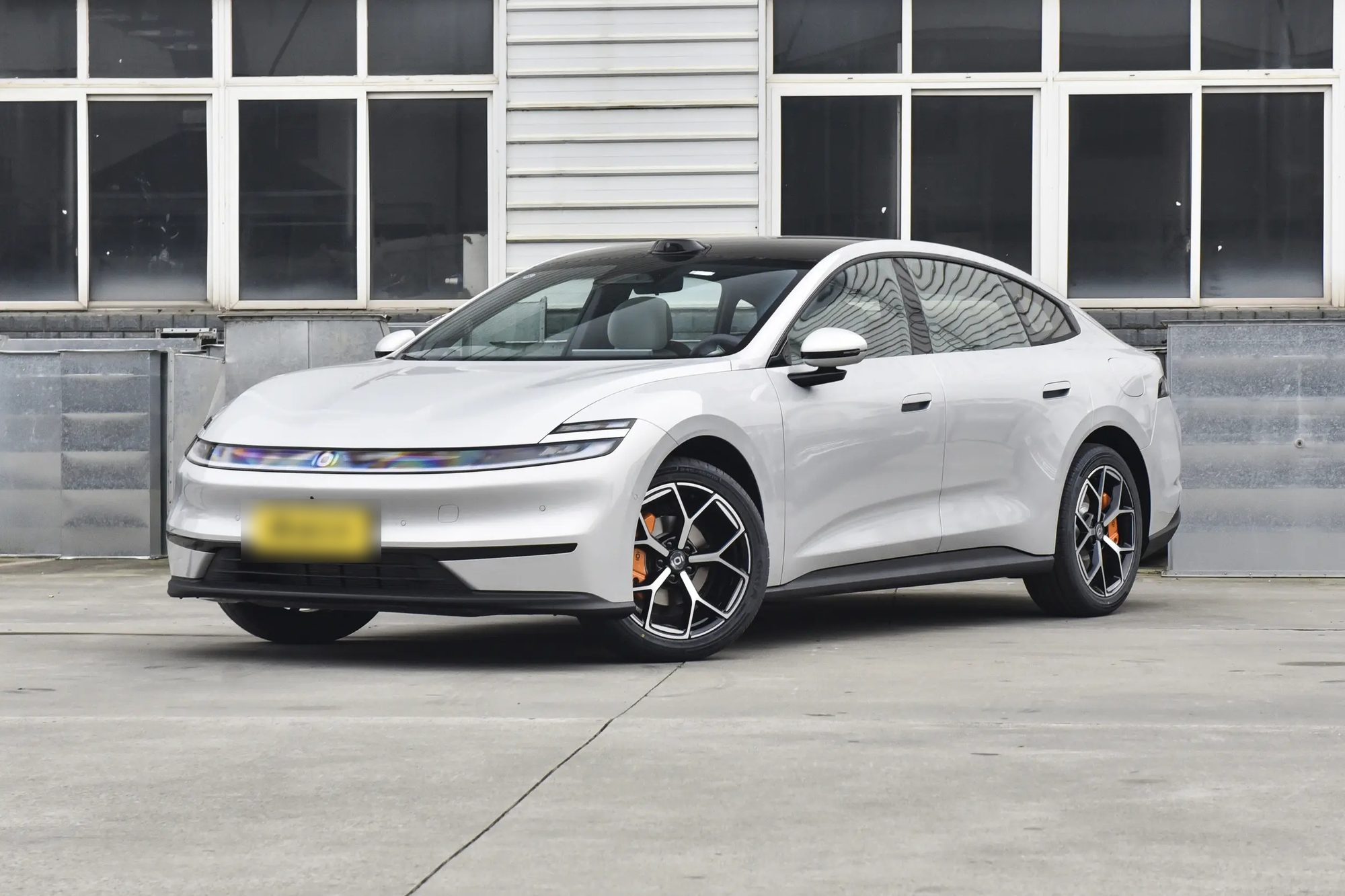 Changan Qiyuan A06 вид 3/4 спереди